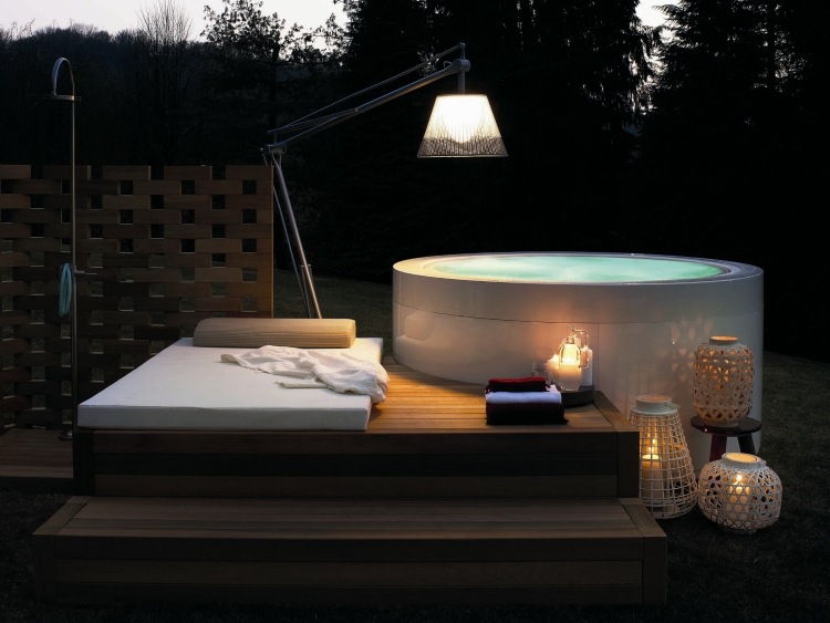 bain à remous-luxe-semi-encastré-terrasse-lampadaire-douche-lanternes